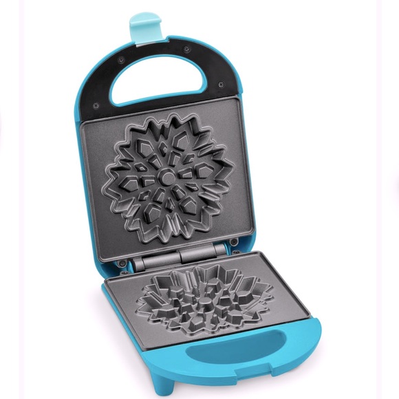 Disney Kitchen Disney Frozen Snowflake Waffle Maker Nwt Poshmark